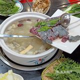 是吃鸭子火锅的，刚好没吃饭，就在他家吃了，汤超级好喝