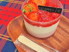 草莓希腊酸奶蛋糕杯-方炉·天然食材面包店(青秀店)