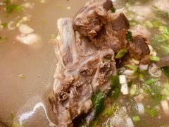 清炖羊骨头汤-城边边烧烤-魏晋烤肉旗舰店