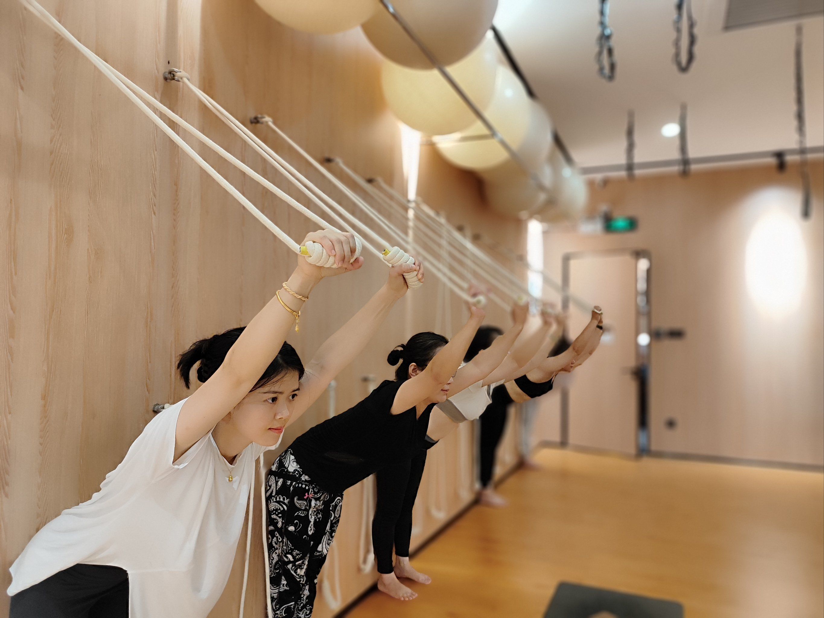 墙绳瑜伽 开肩美背