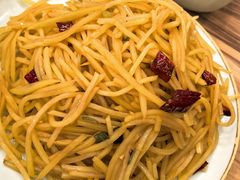 酸辣土豆丝-合合春饼·酱骨·东北菜(潘家园店)