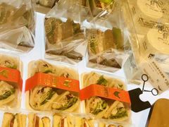 鸡肉牛油果金枪鱼三明治-巴黎贝甜(望京信万店)