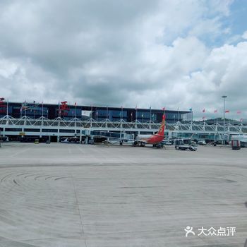 海南三亚的机场地方不大，打印登机牌也很方便