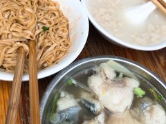 鱼汤-依云煎包店