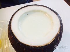 -志龙皇冠吃货椰子铺