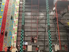 -极限PLAY运动娱乐新世界·团建派对潮玩休闲馆·室内蹦极高空游乐园