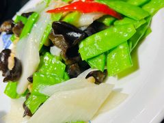 -东口码头·烧鸽子·鱼头泡饼·地方菜(金鹰悦城店)