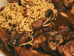 黄焖鸡配面条-云腾食府·云南菜