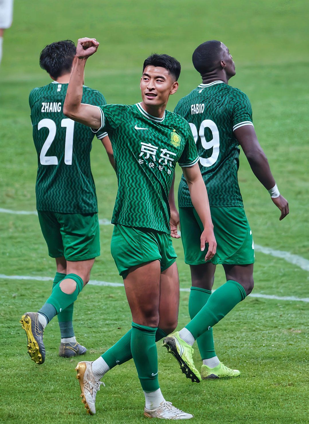 北京国安王子铭,应该很多人喜欢这种类型吧!