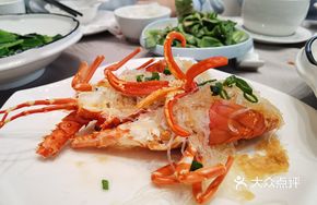 Steamed Lobster with Garlic and Vermicelli