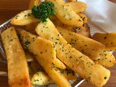 -Chom Cafe and Restaurant