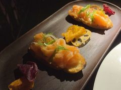 柚子茴香酒腌三文鱼tapas-wann lounge 低温慢煮牛排·清吧