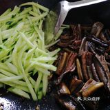 如此美味的紫苏黄瓜炒鳝鱼，一碗饭怎么够！