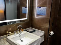 -潮漫酒店(北京通州环球度假区临河里地铁站店)