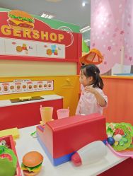 -莫莉幻想儿童乐园(武汉经开永旺店)