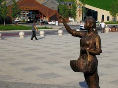 -百里峡七彩艺术小镇