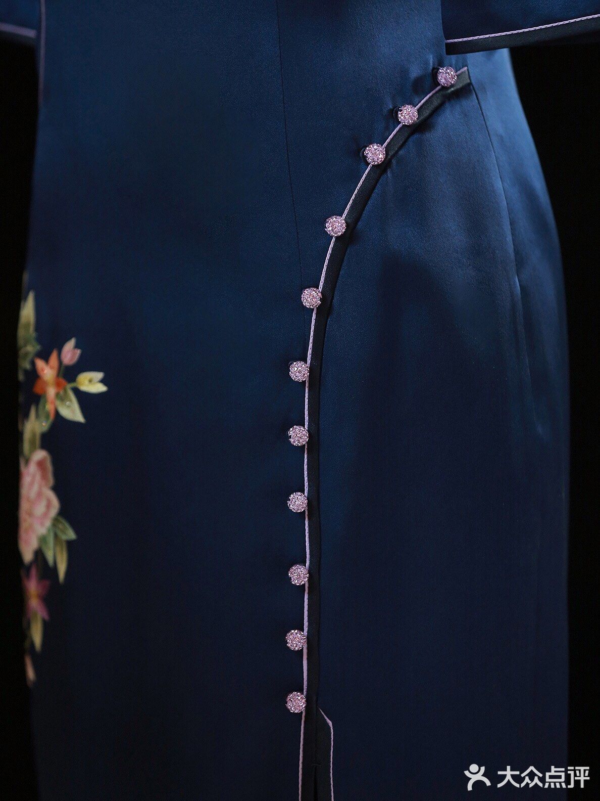 这件新中式改良旗袍太显身材啦！