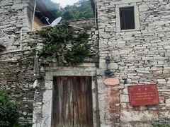 -高荡千年布依古寨旅游景区