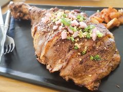 羊咩咩抱大腿-苦尽酒馆·川菜(鼓楼店)
