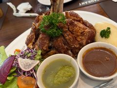 -Chom Cafe and Restaurant