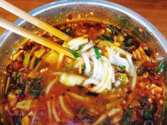 -鸿浩扒猪脚米线