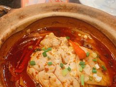 -何妹湿辣牛肉·粤式烧烤砂煲(桂雅路店)
