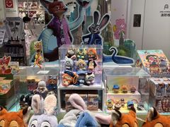 -名创优品(北京新中关购物中心地铁层店)