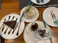 -Chom Cafe and Restaurant