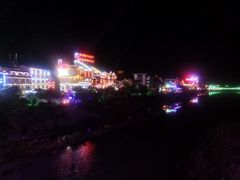 桥上远眺景色-印象鲵宴·张家界地标美食名片(溪布街店)