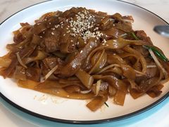 港式干炒牛河-钱塘·粤点坊