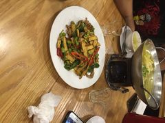 王府私房菜-一鸣蒸汽石锅鱼 Yiming Steamed Stonepot Fish