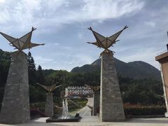 -燕子河大峡谷天坑仙境