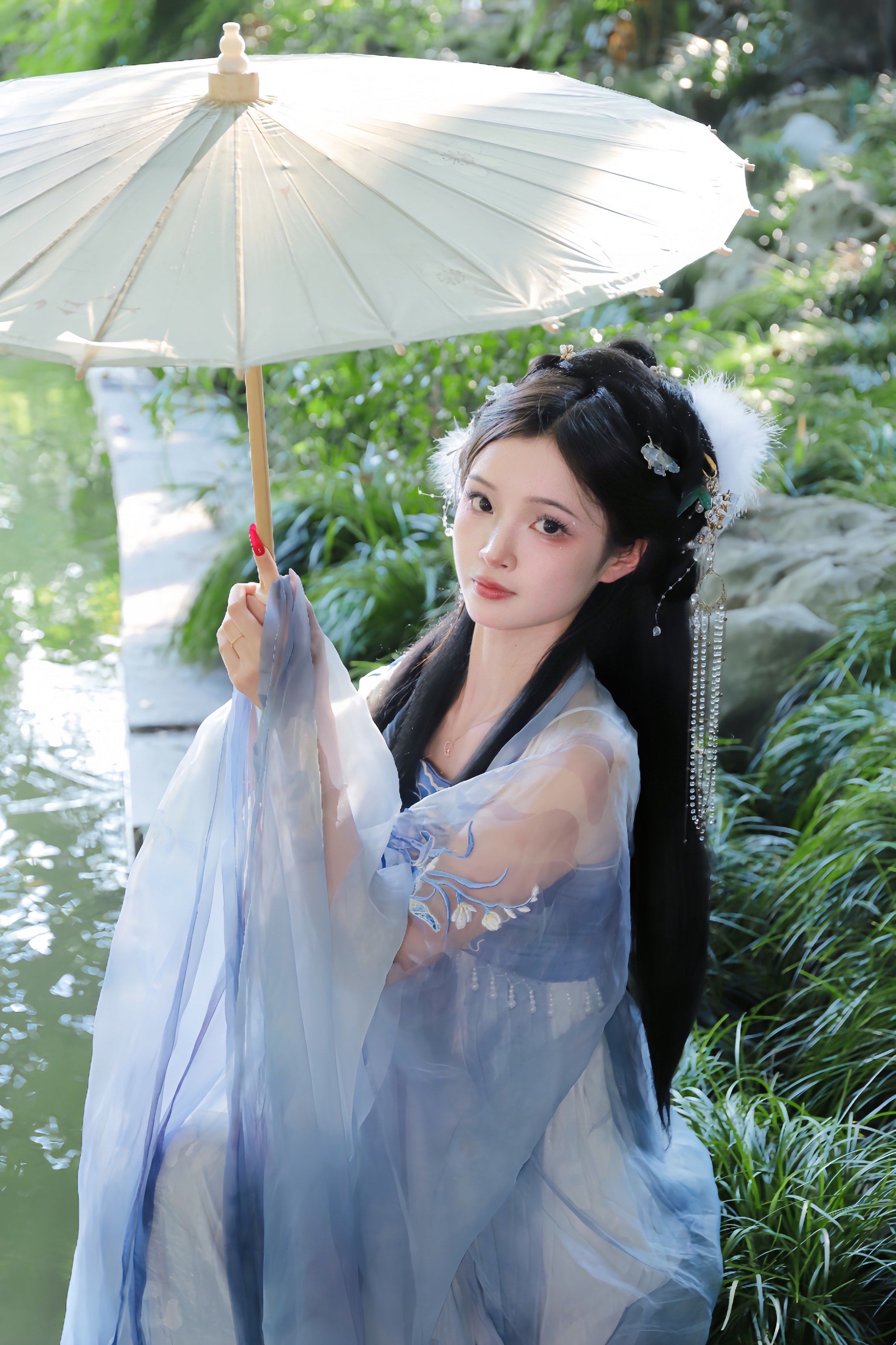 汉服美女雨后初霁