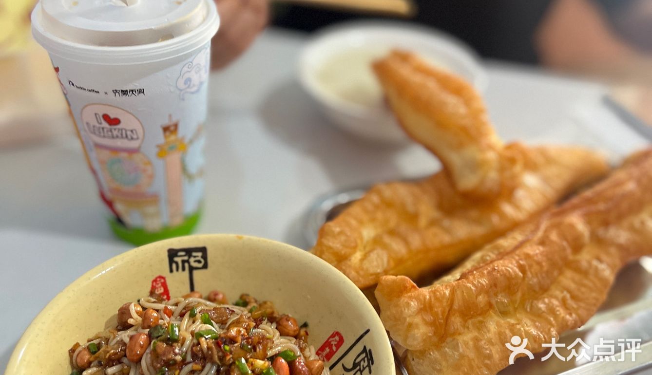 豆浆➕油条早餐店