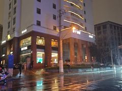 -桔子酒店(上海西藏北路地铁站店)