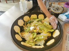 -粘豆包柴火铁锅炖