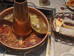 -洞庭洲·防空洞火锅·铜锅涮肉·烧烤(新百广场店)