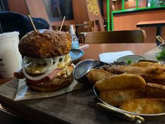 双蛋指椒牛肉汉堡-魏斯理汉堡(西安沣东吾悦店)