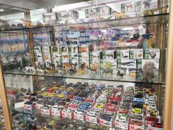 -逝水玩具折扣店