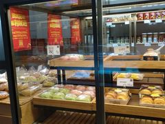 面包甜点陈列柜-顶东面包花园·生日蛋糕(世博店)