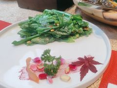 松子炒山苏叶-若蘭慈·无国界素食料理(欢乐海岸店)