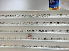 -美式眼镜·授权蔡司.依视路.尼康.豪雅.明月(南翔印象城店)