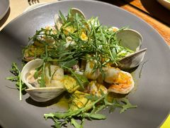 温热海鲜沙拉配牛油果-Mercato莫卡多露台餐厅与酒吧(K11店)