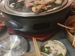 -围炉肉舍•炭烤活鳗•丹东海鲜烤肉(步行街店)