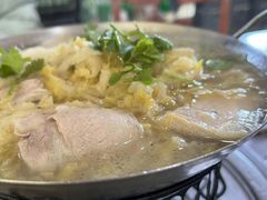 砂锅酸菜白肉-金卯白肉罩火烧