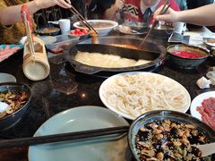 -三个四川人火锅(华联商厦店)