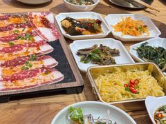 -青瓦餐厅·生鱼片·韩园烤肉(西塔店)