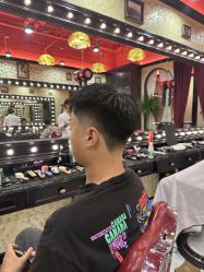 -东方先生国潮男士理发馆