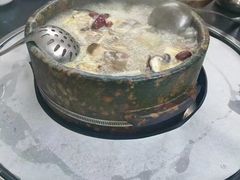 -南渝食府.墨脱石锅松茸鸡