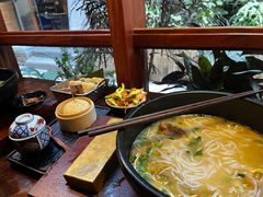-银米·云南传统过桥米线(双廊黑金冠店)